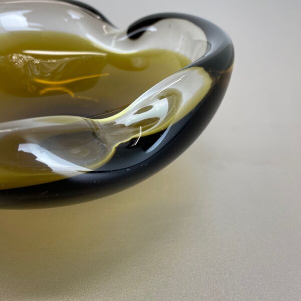 Verre de murano « ocre » 1,1kg bol coquille cendrier murano, italie, années 1970