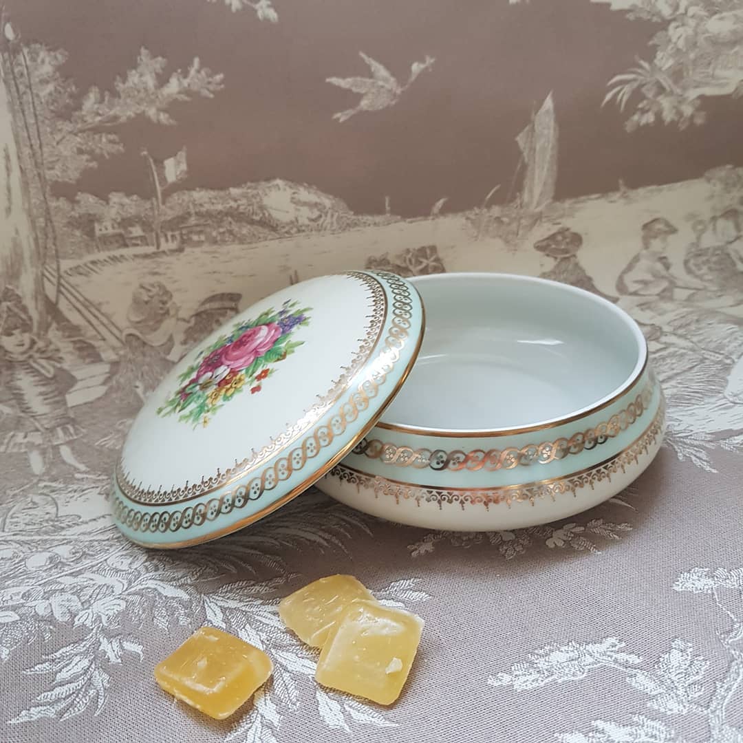 Limoges porcelain candy by Chocolat Poulain, 1948