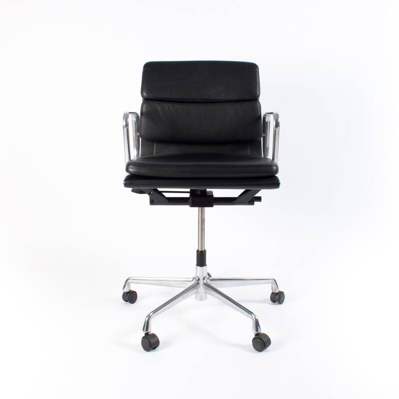 Charles & Ray Eames EA217 Office Chair in Chrome and Black leather, Vitra
