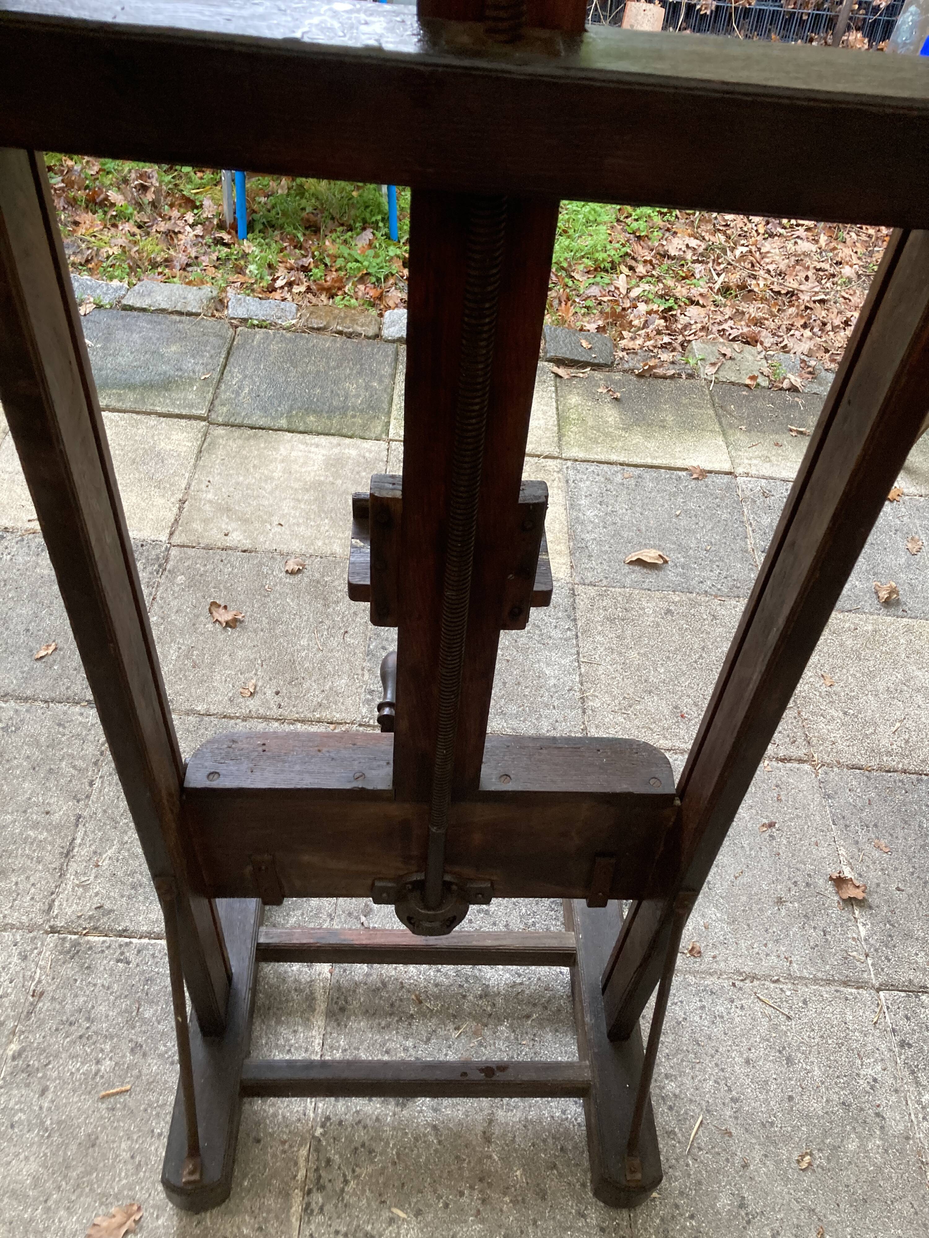 Antique hand-cranked easel