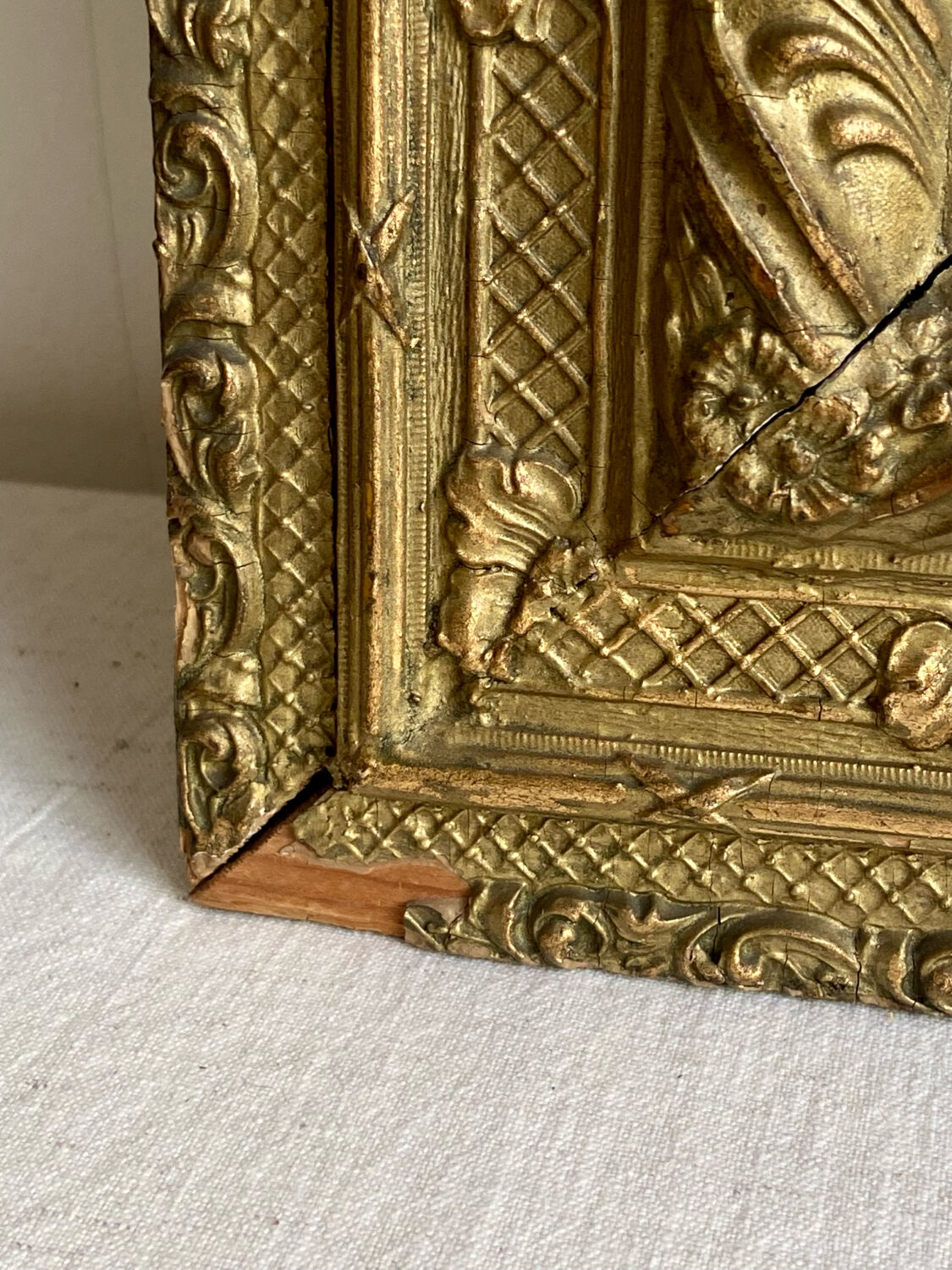 Antique mirror pediment