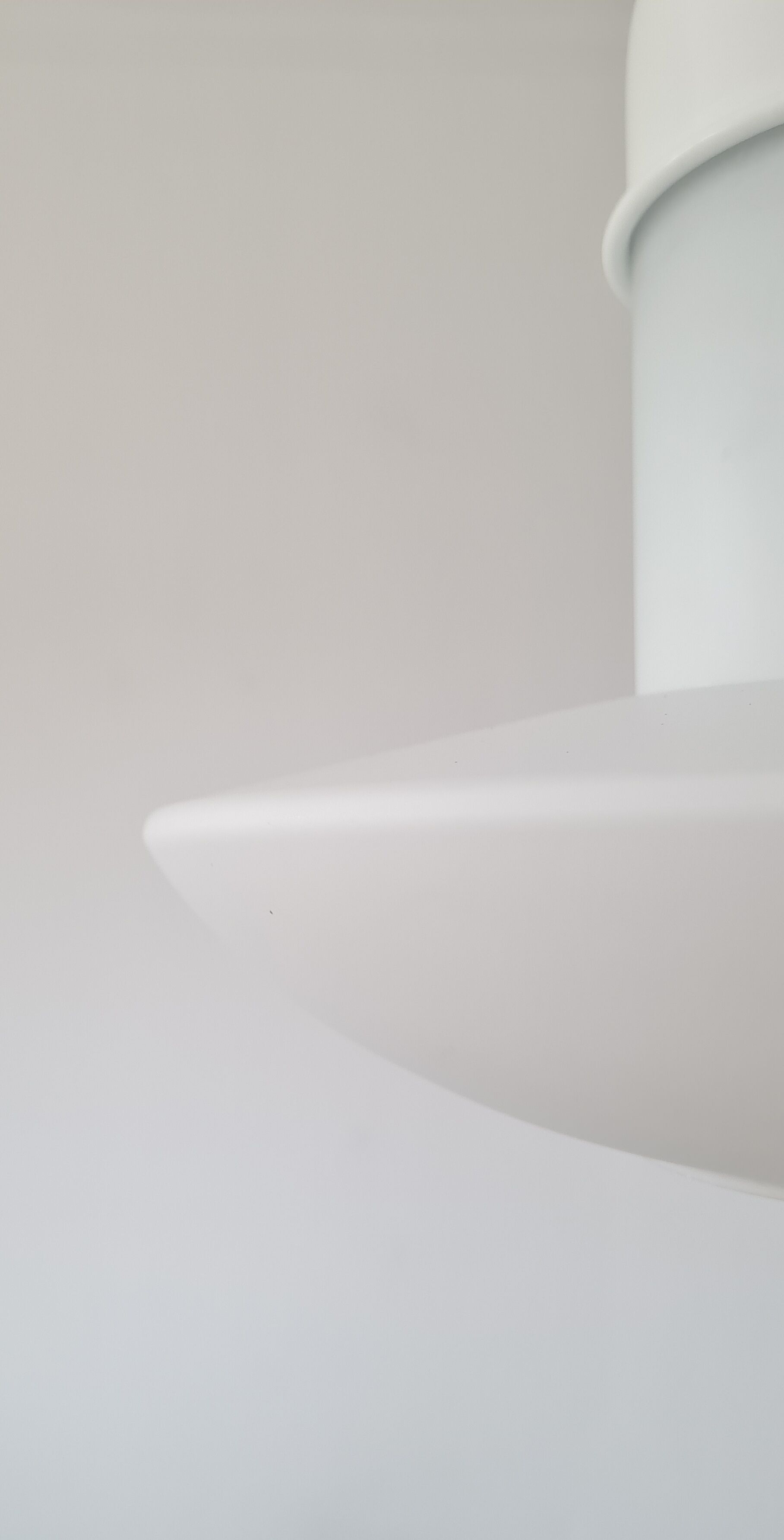 Suspension in white opaline limburg