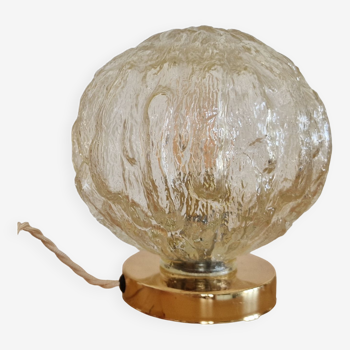 Lampe globe ambré moulé texturé