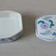 White ceramic box with stylized flower decoration Dimensions: H3 x L8 x P5