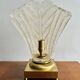 Lampe de table vintage en laiton et verre en forme de feuille