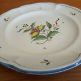 Plate with mignardises in Moustiers earthenware