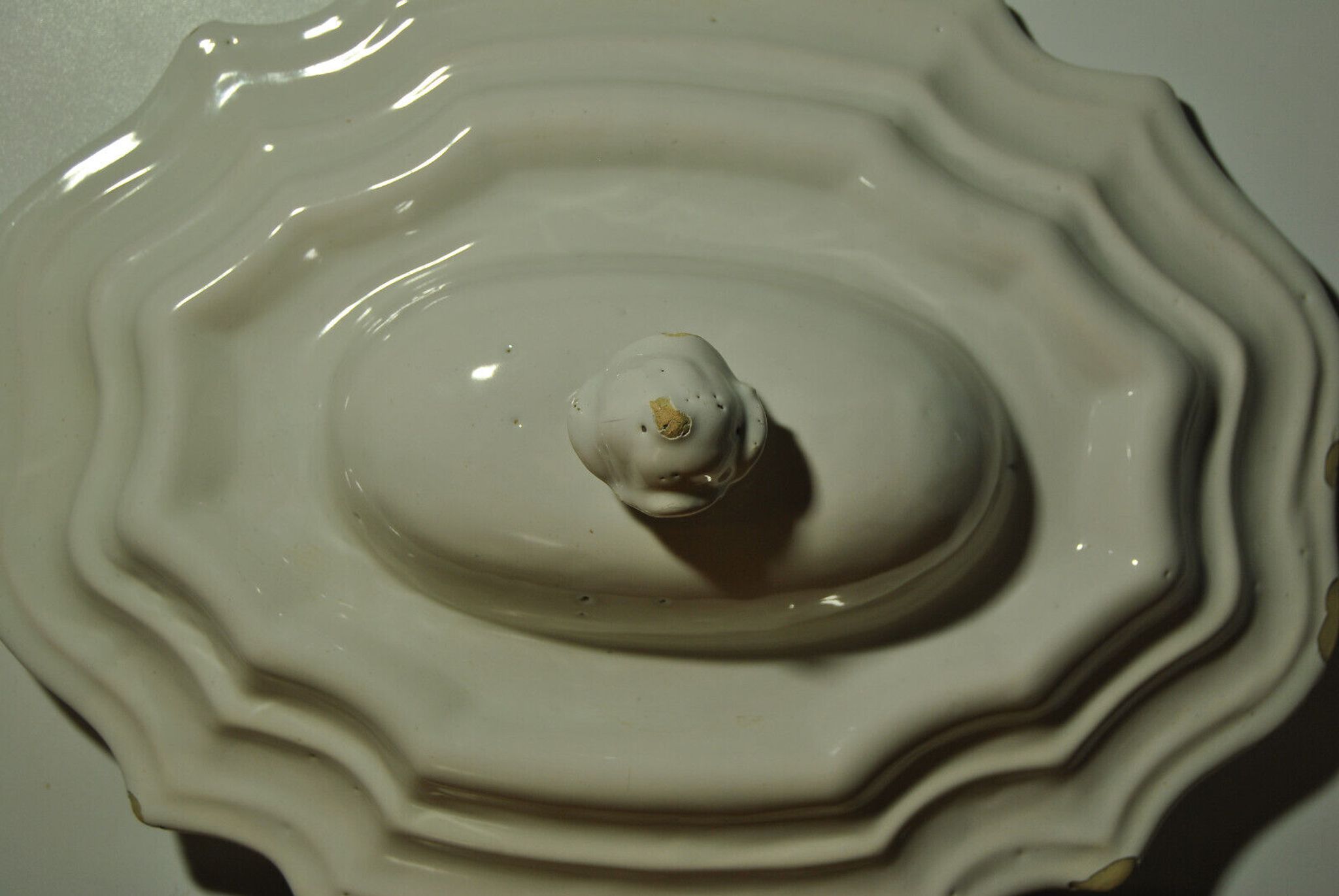 Vegetable soup tureen lid Moustiers 18th century South France