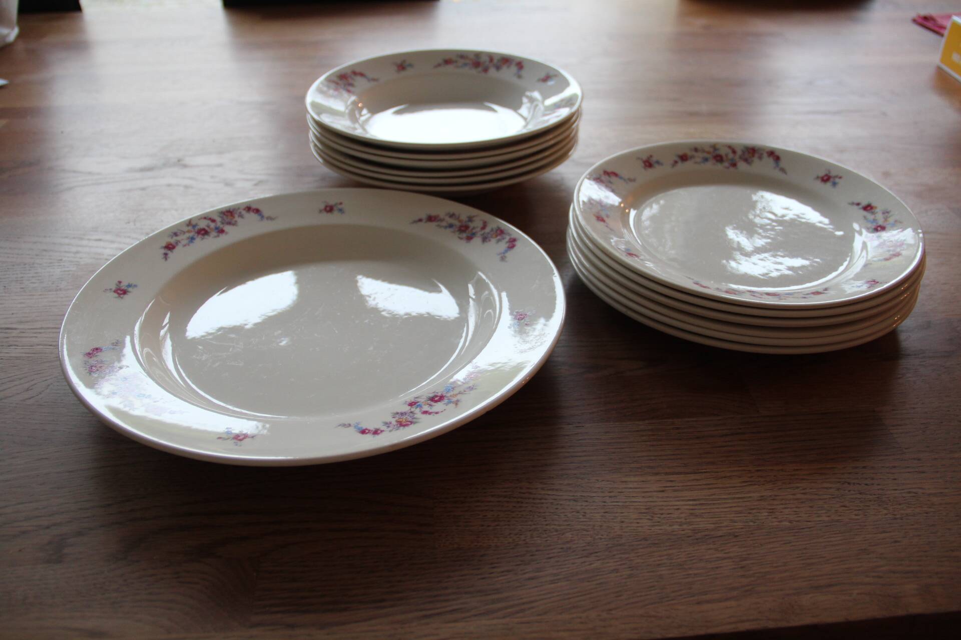Maastricht faience dinnerware set