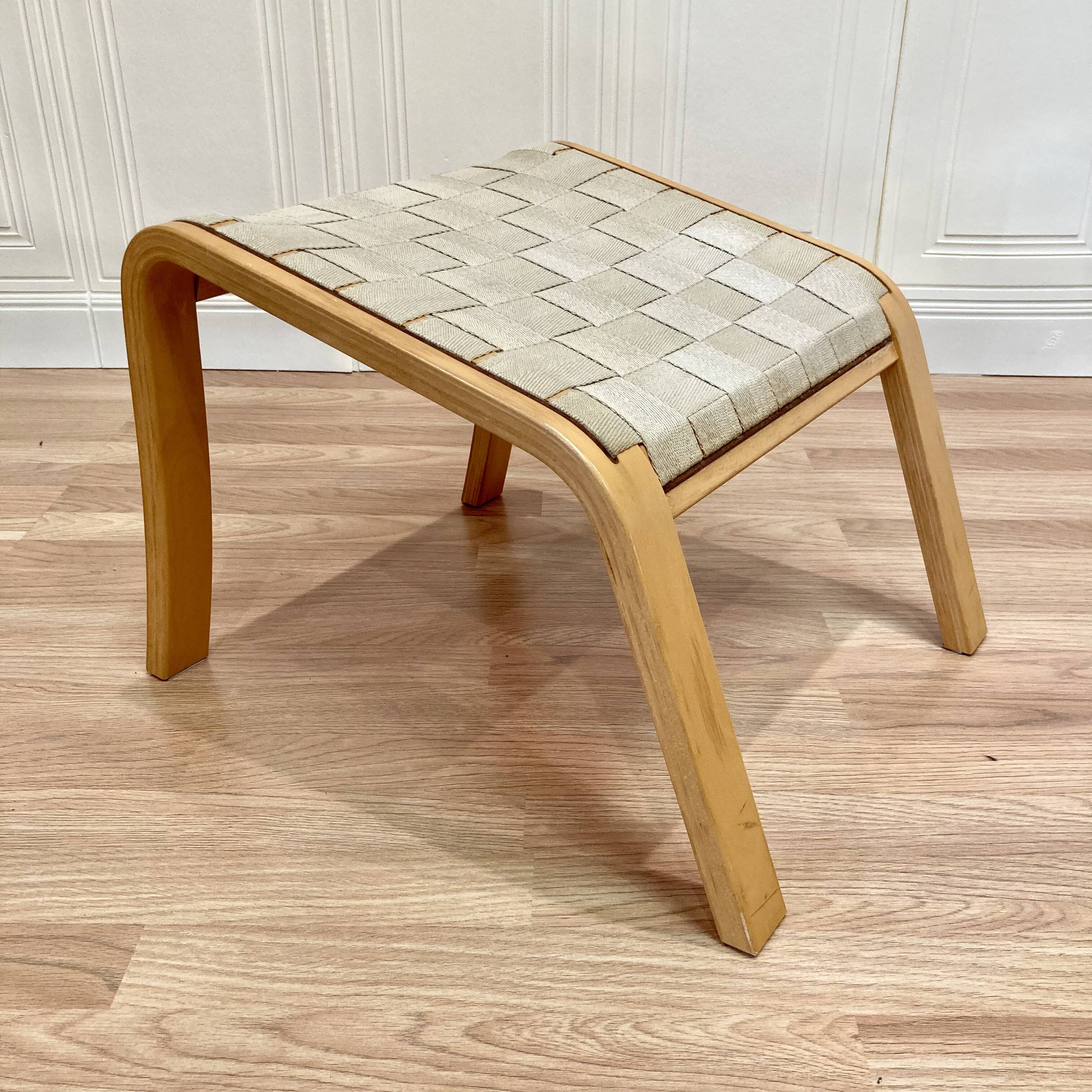 FAUTEUIL ET SON OTTOMAN "DESIGN SCANDINAVE".