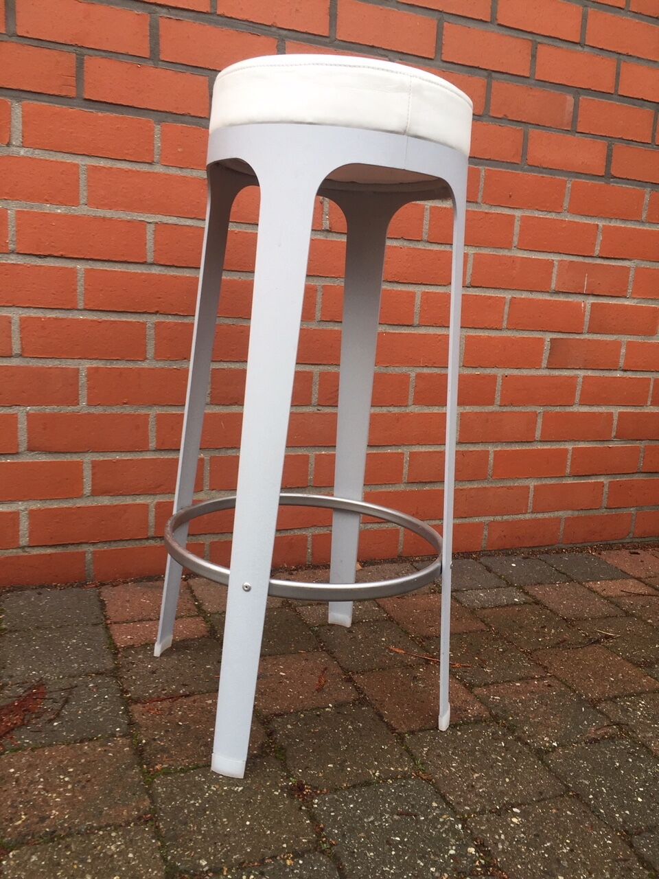 Leonardo Rossano metal and leather stool for Lapalma, Italy