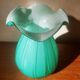 Vase corolle en opaline italienne vert amande