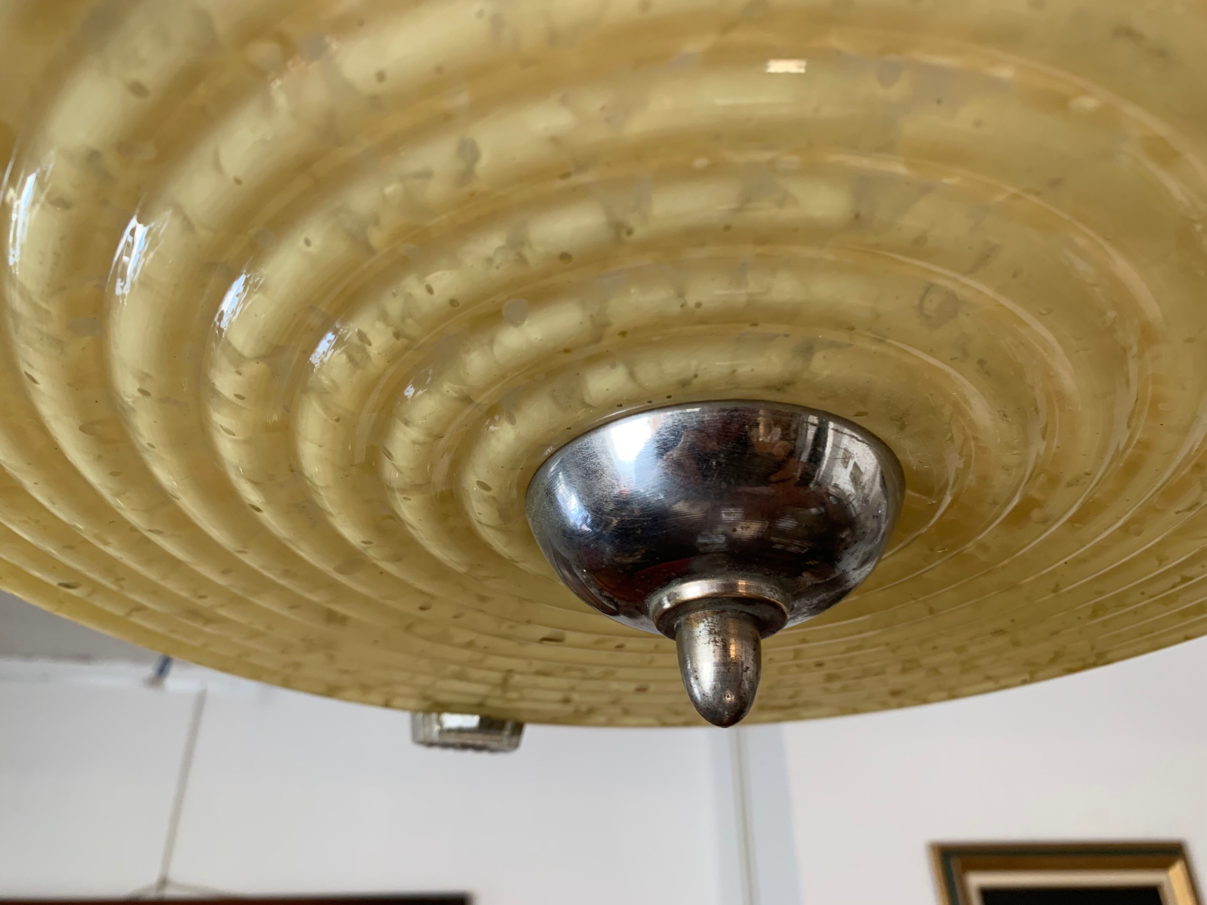 Art deco lighting cut