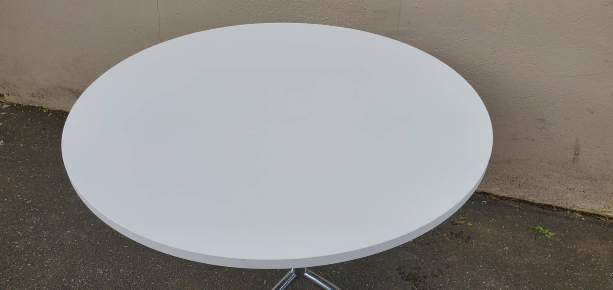 Round table in white melamine and chrome metal, 1970s-1980s