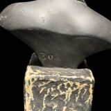 Sculpture d'une femme noire en plâtre