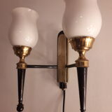 Double opaline and bronze wall lam