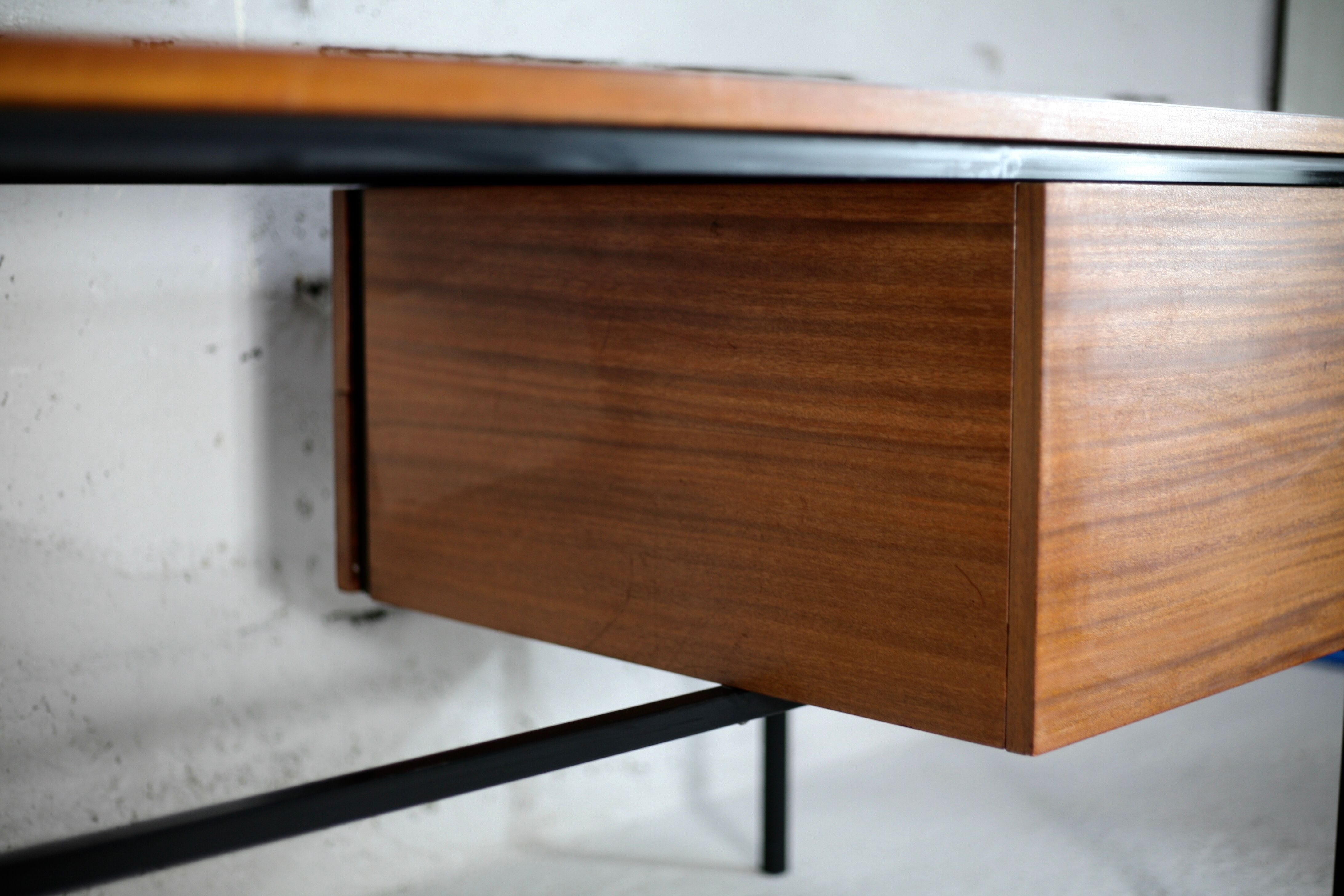Desk model 620. by Pierre Guariche for Minvielle, France, circa 1955