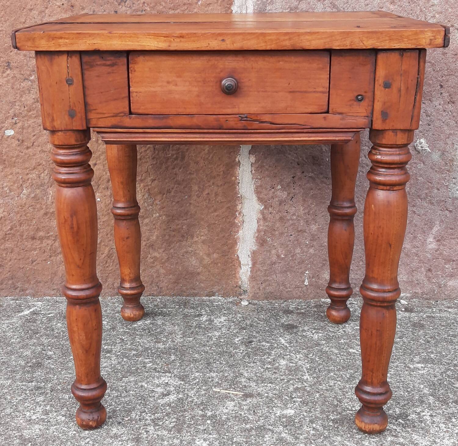 Coffee table or bedside table in wood. (With drawer)