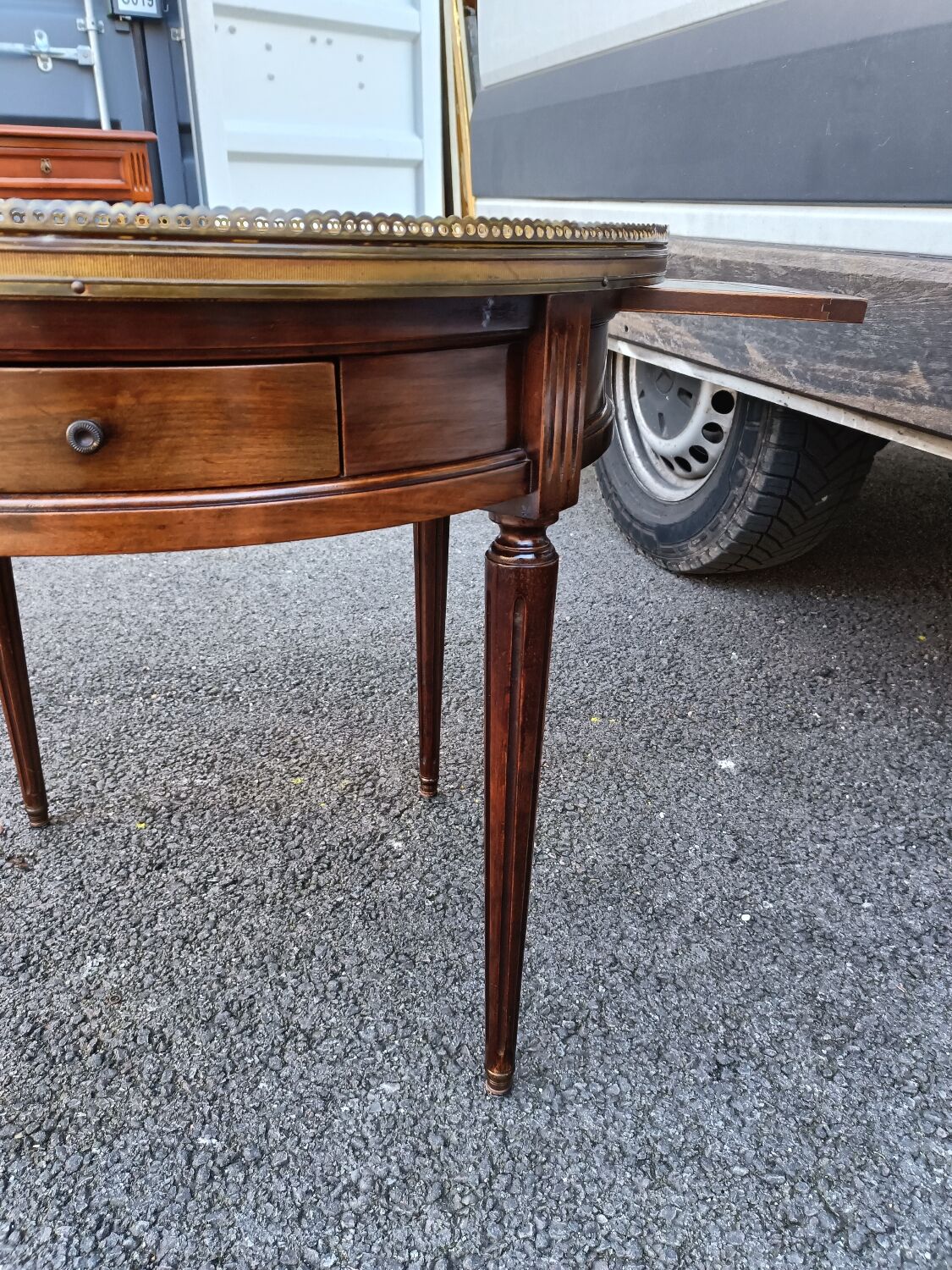 Table bouillotte style Louis XVI marble top