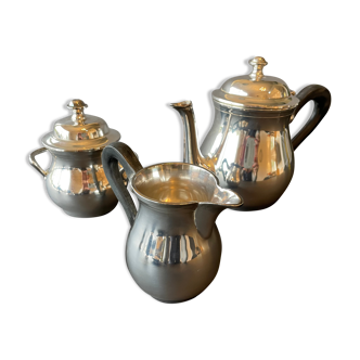 Tea set in metal