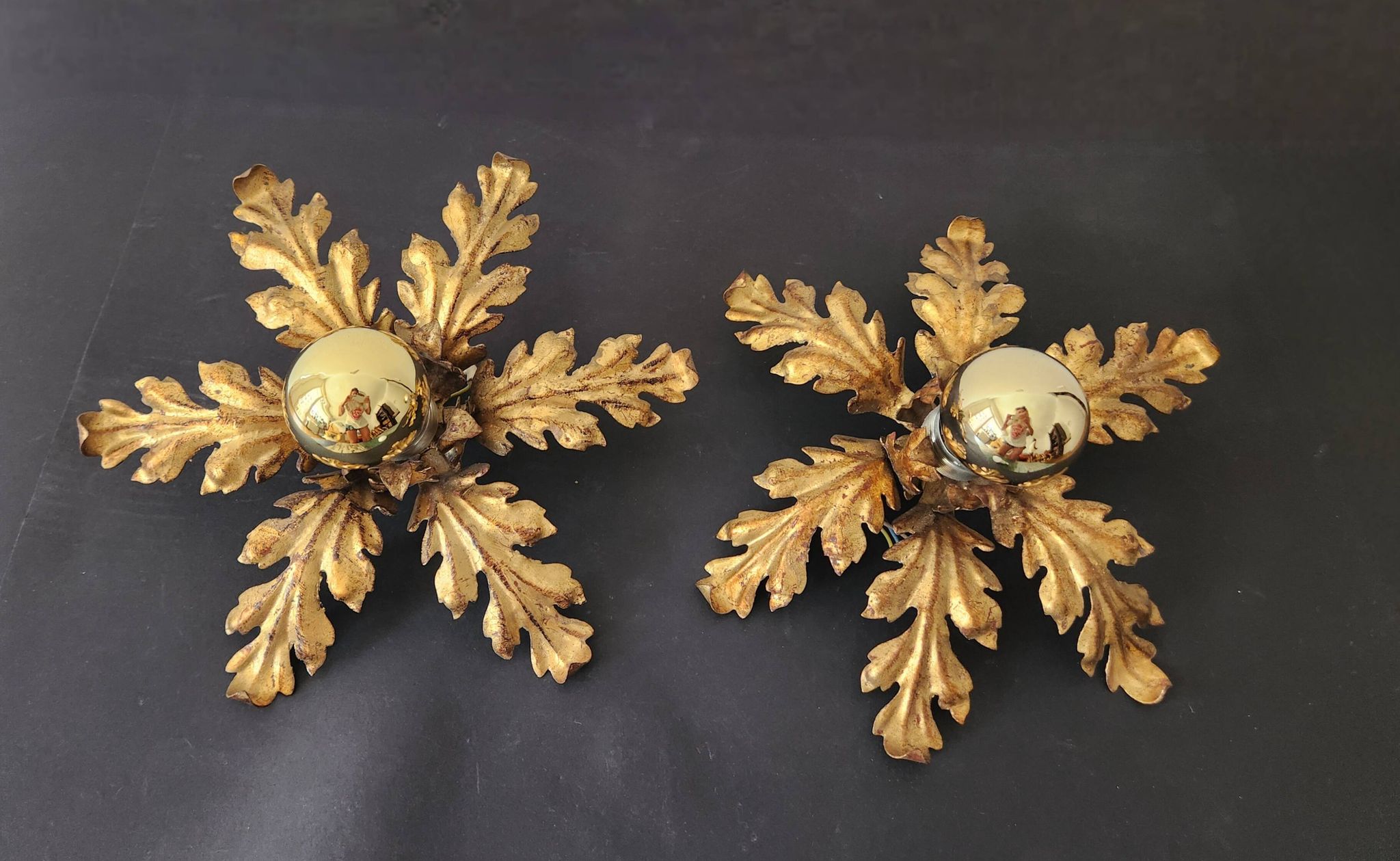 Gilded hand-forged Florentine wall lamp Hans Kögl style, Italy