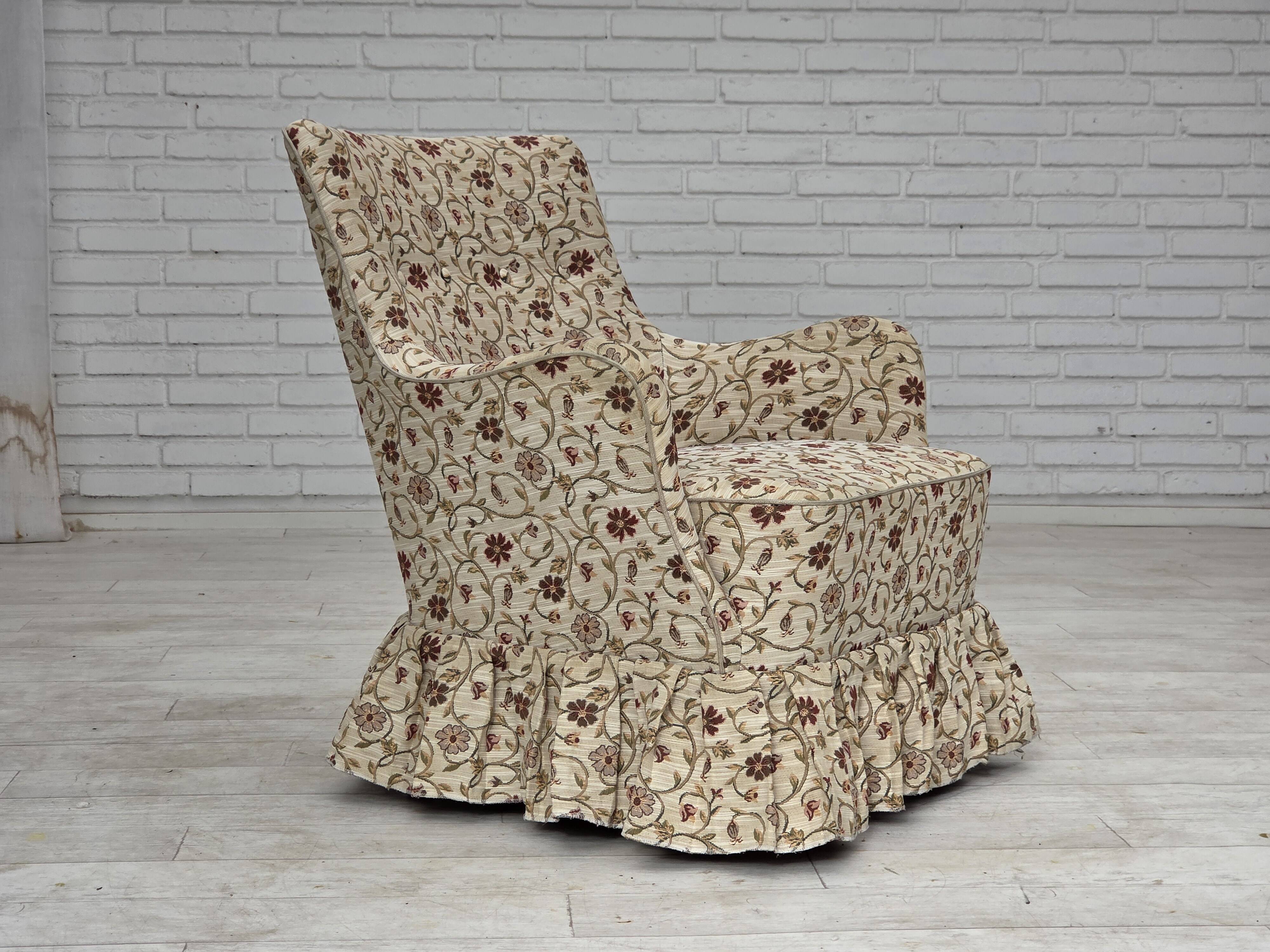 Fauteuil danois des années 1970, tissu jacquard, pieds en bois d'orme.