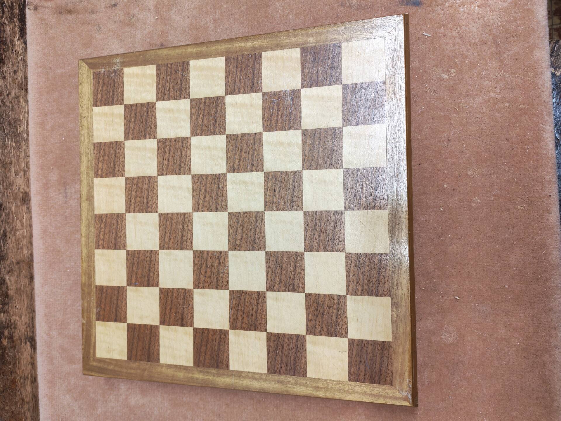 Jeu d'échecs en bois noble vintage 