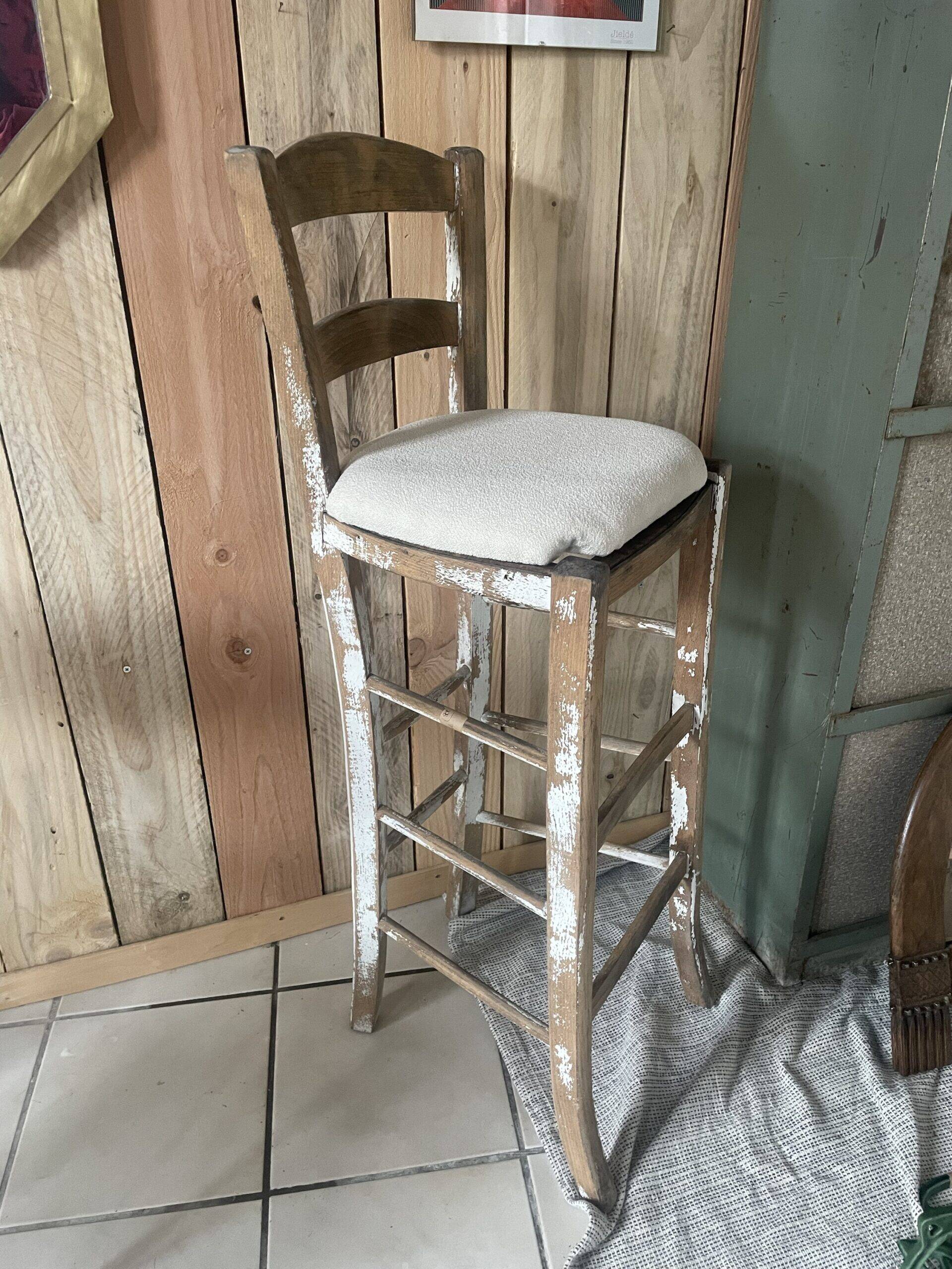 Bar stool