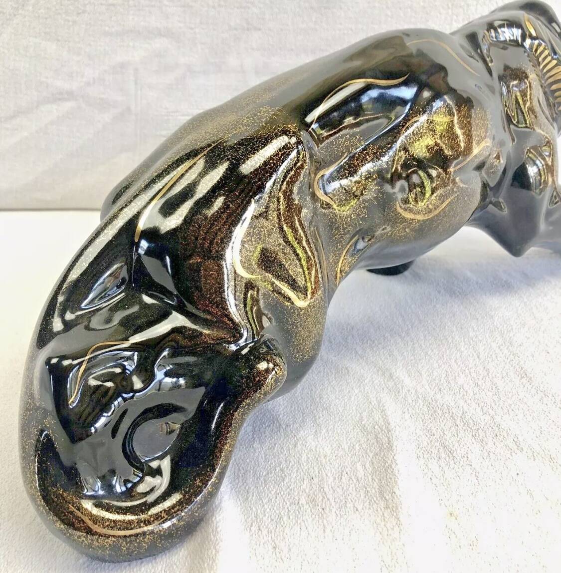 Art Deco lion statue 1930 cracked Saint Clément