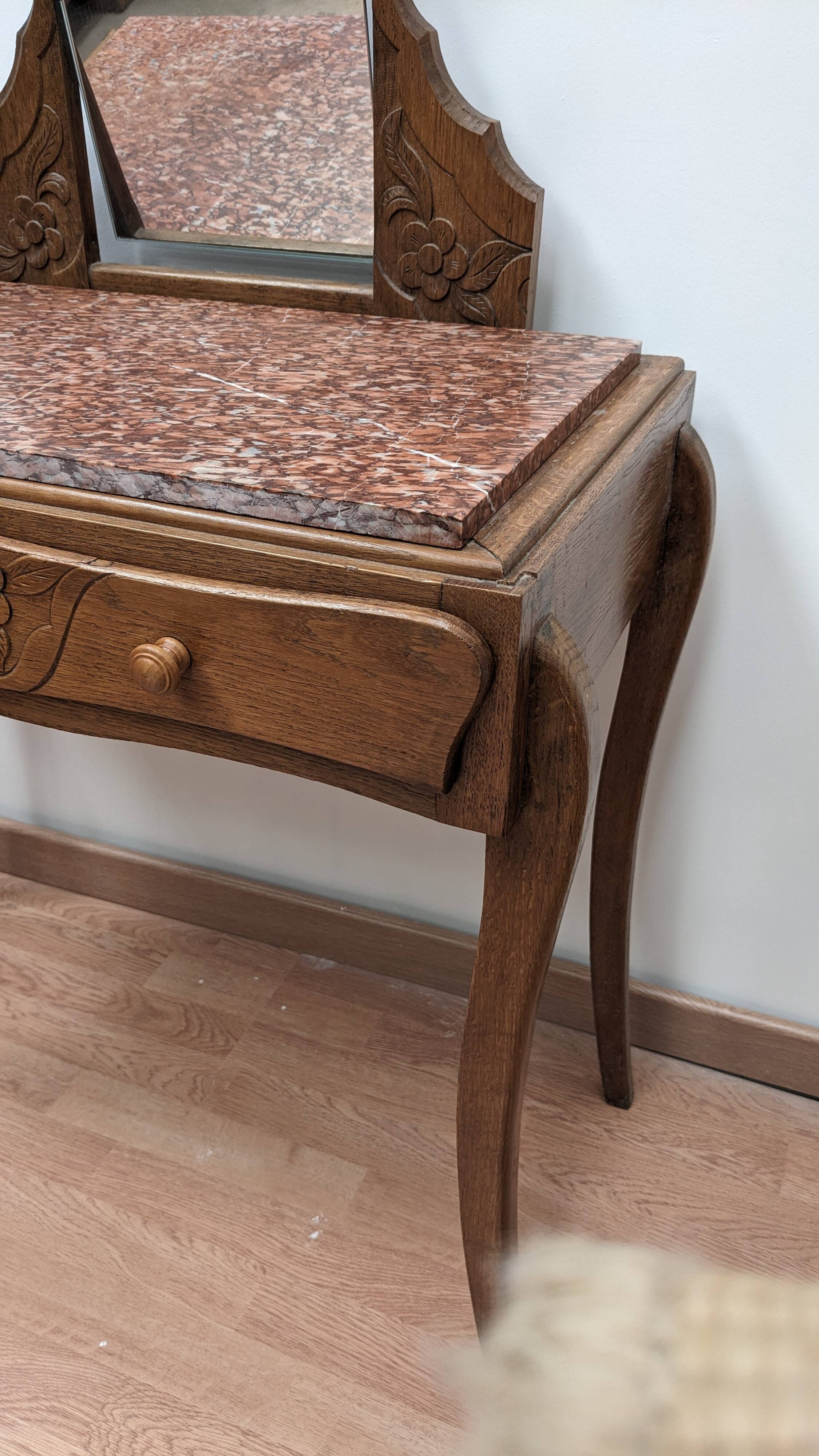 Art deco dressing table