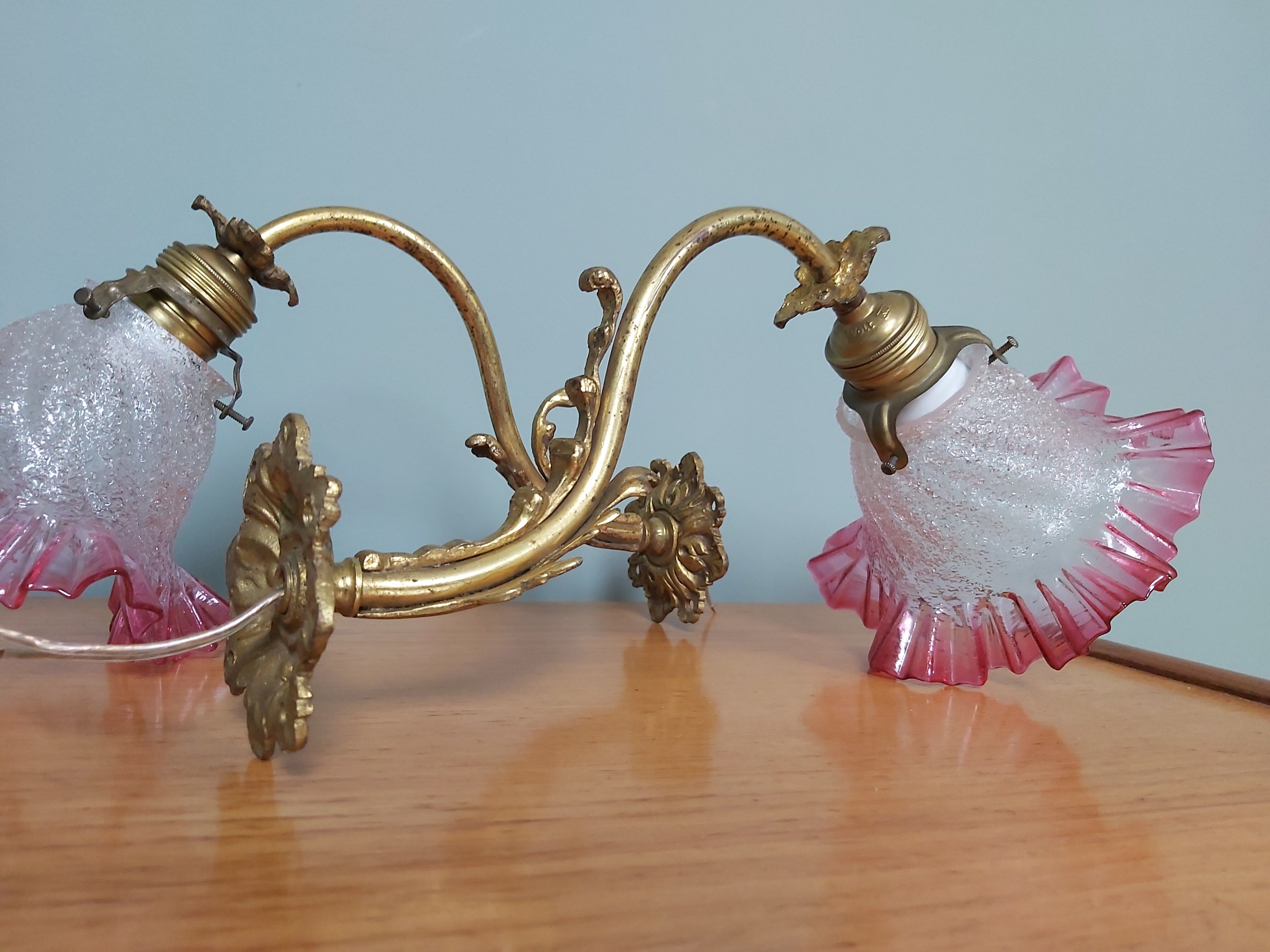Pair of wall lights in gilded bronze, Art Nouveau