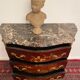 Commode galbée