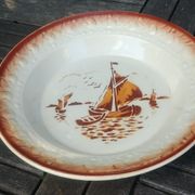 Hollow serving dish of the faiencerie Saint Amand ML model Godefroy