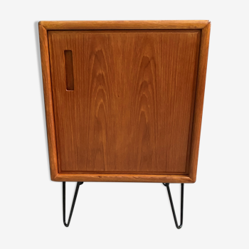 Danish teak cabinet 1960s on hairpin legs