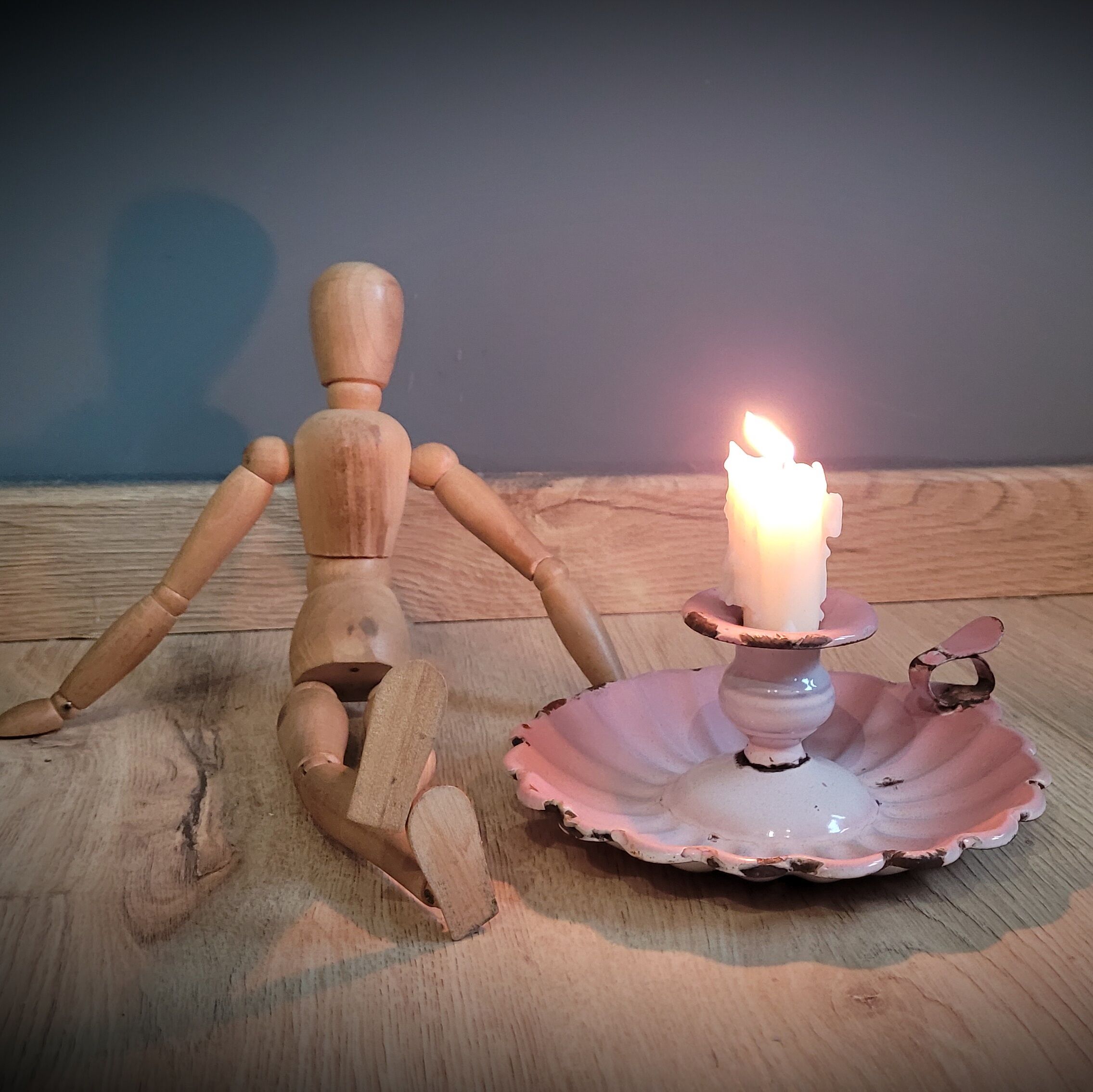 Candle holder enamelled pink cellar rat