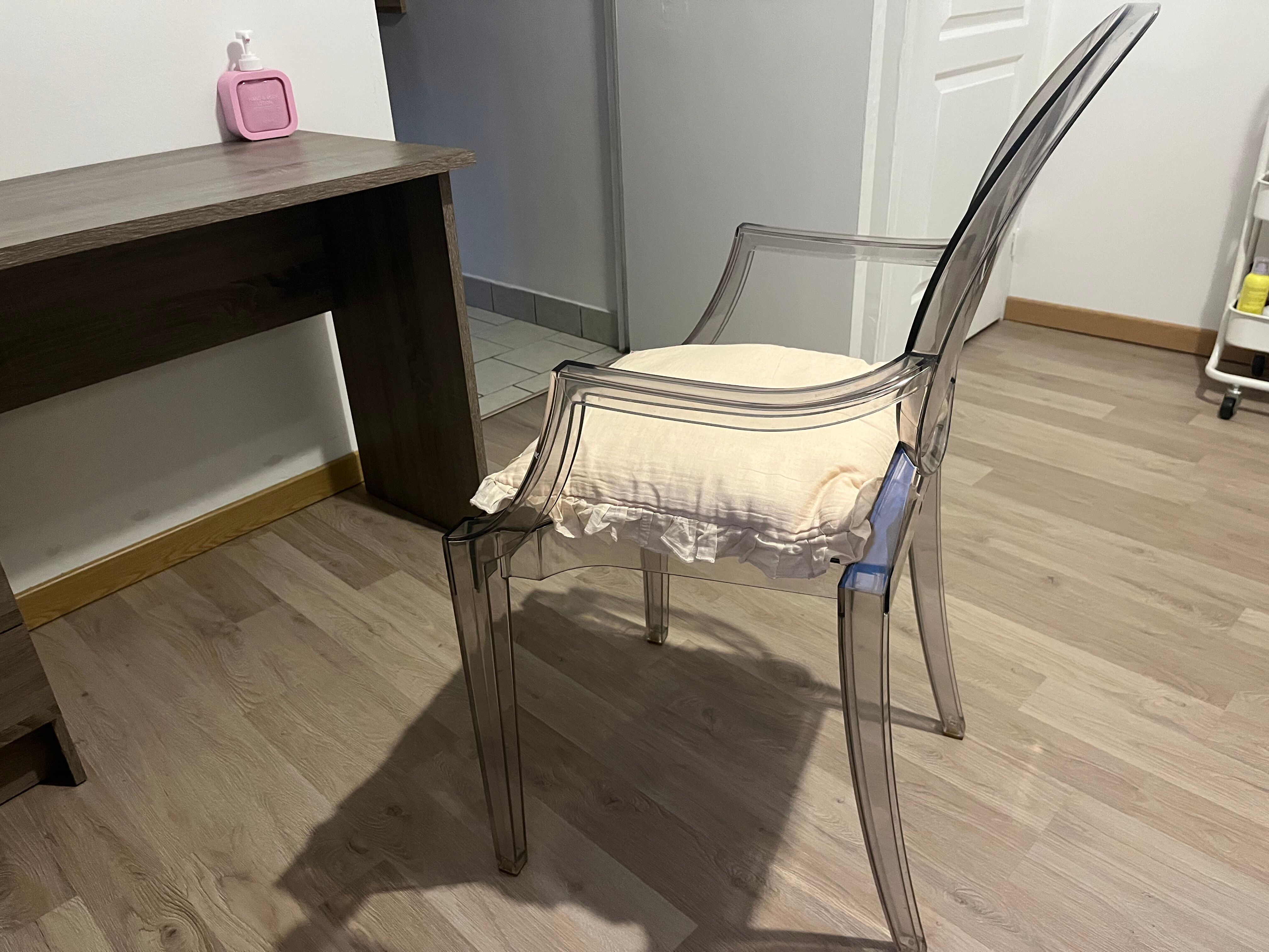 Kartell LOUIS GHOST chair by Philippe Starck
