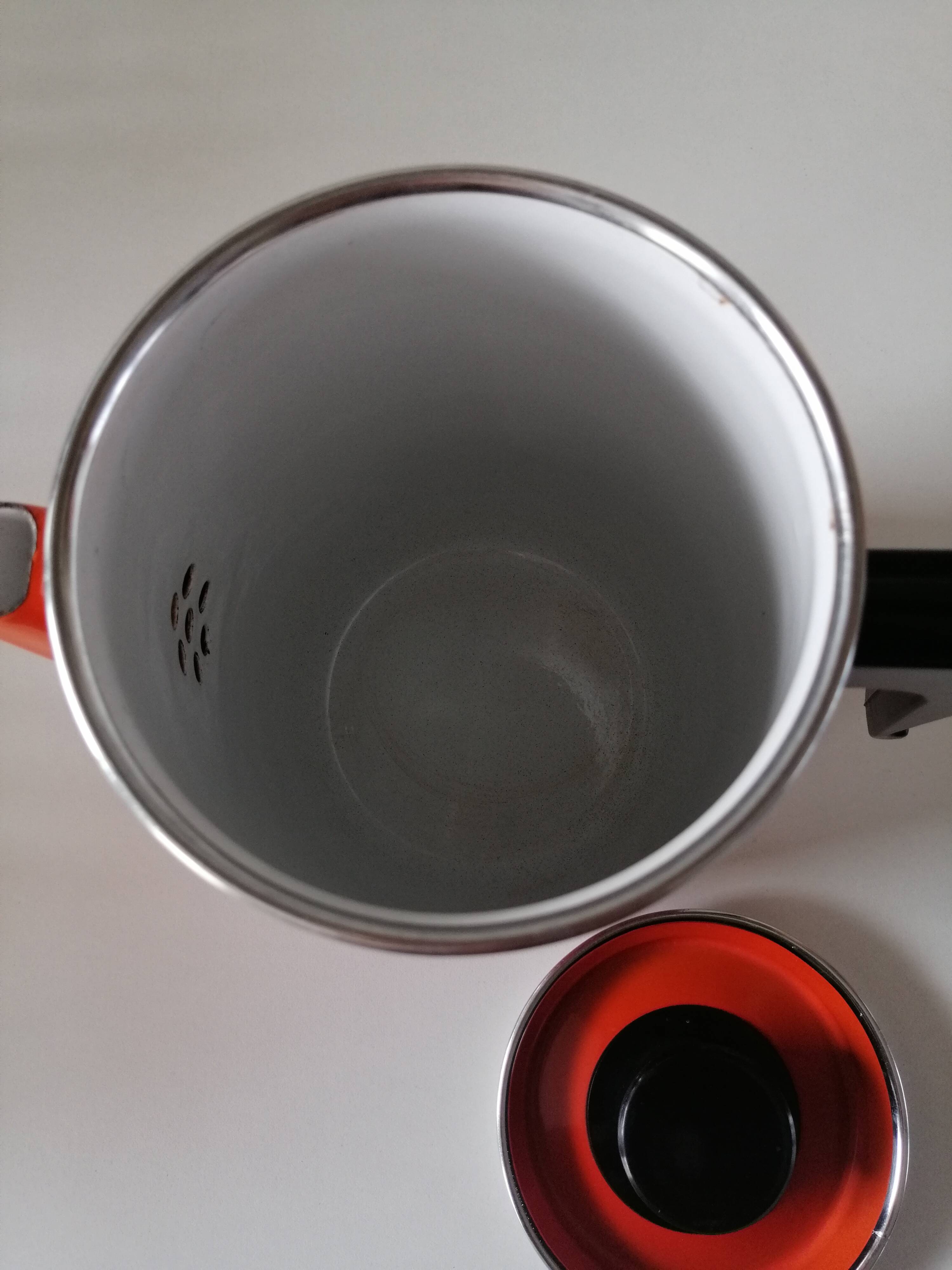 Enamelled coffee maker