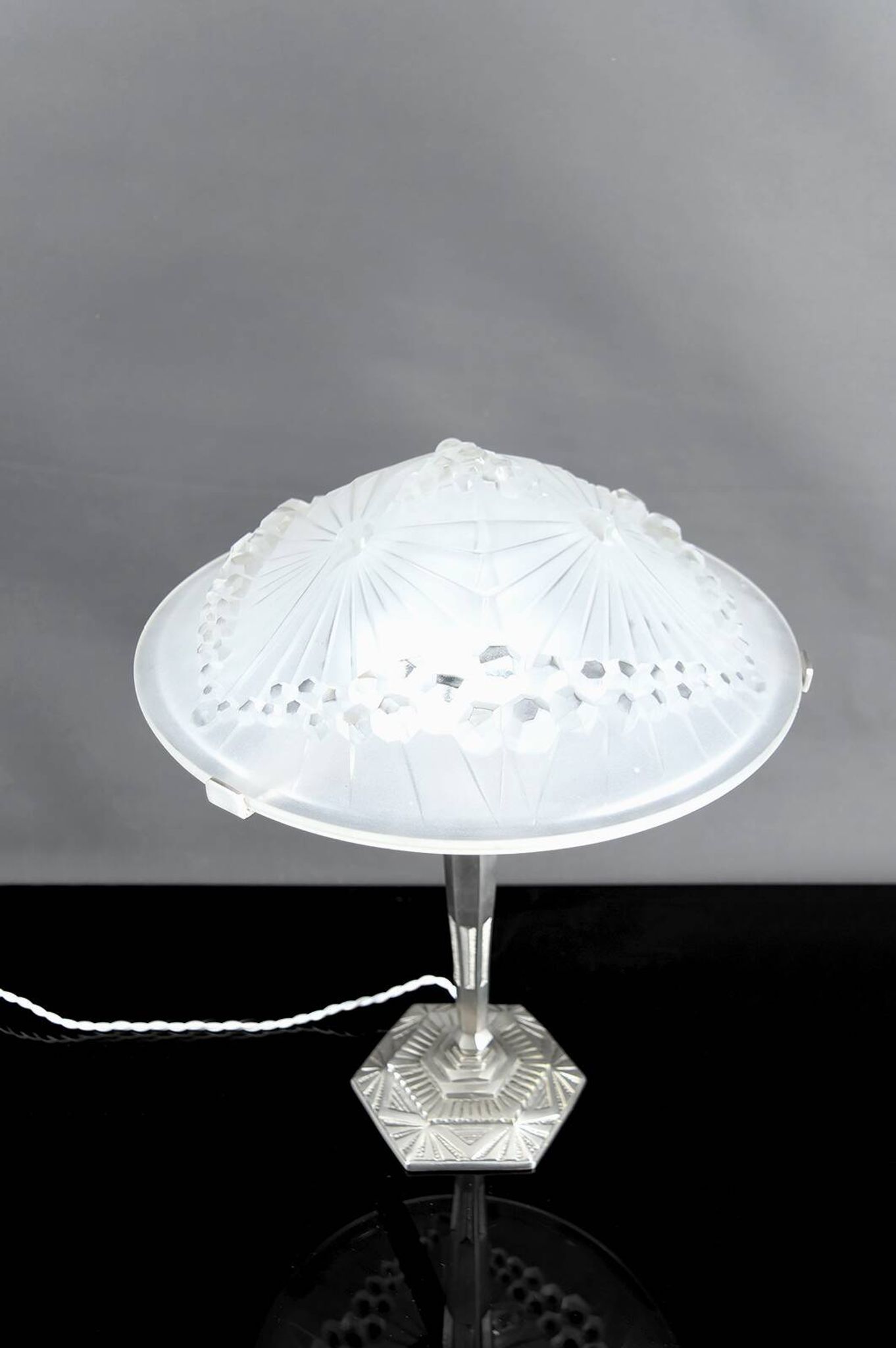 Important Art Deco lamp, nickel-plated bronze, Schneider glass, Fr, c. 1930