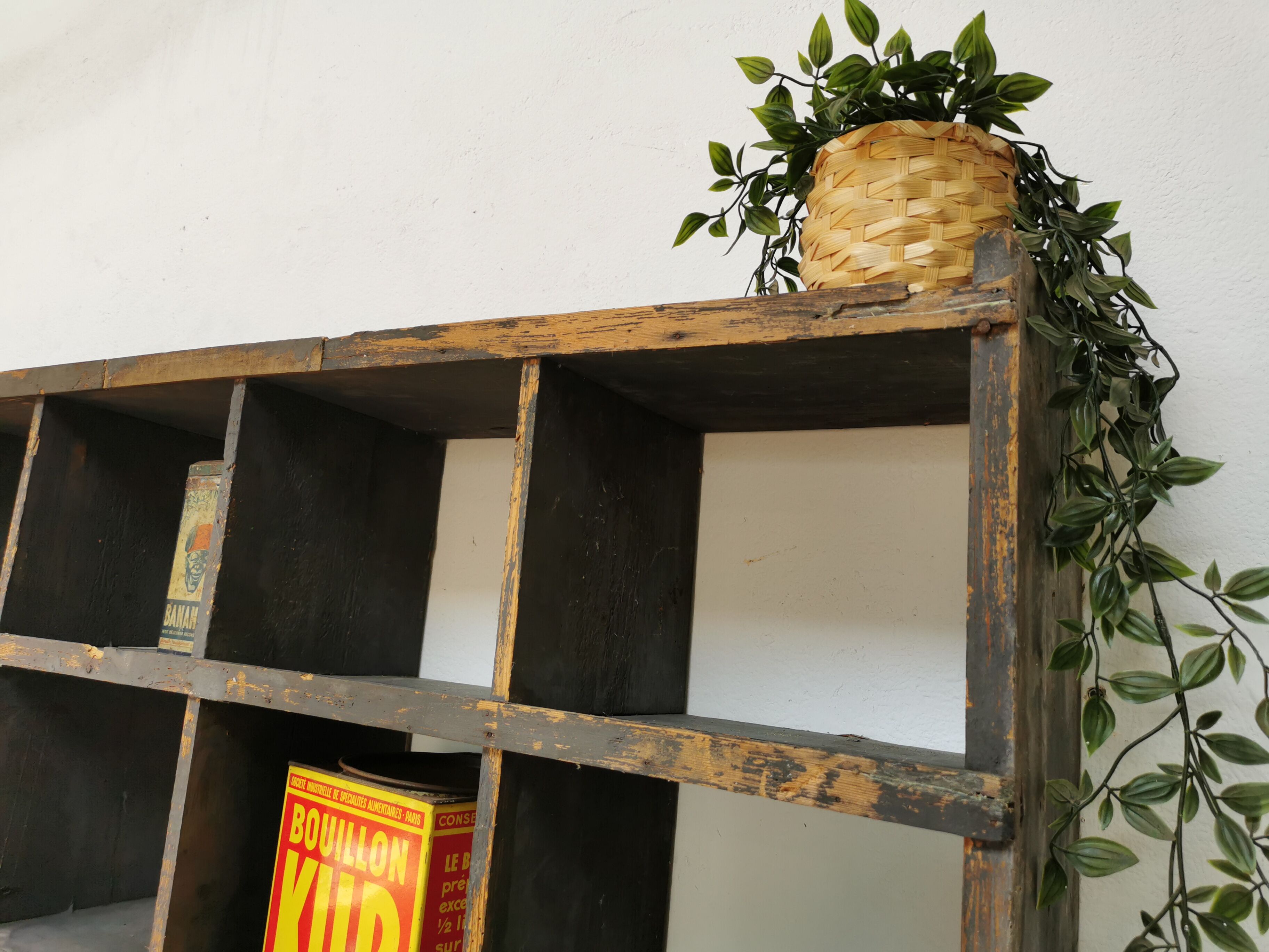 Meuble de métier à casiers bibliothèque