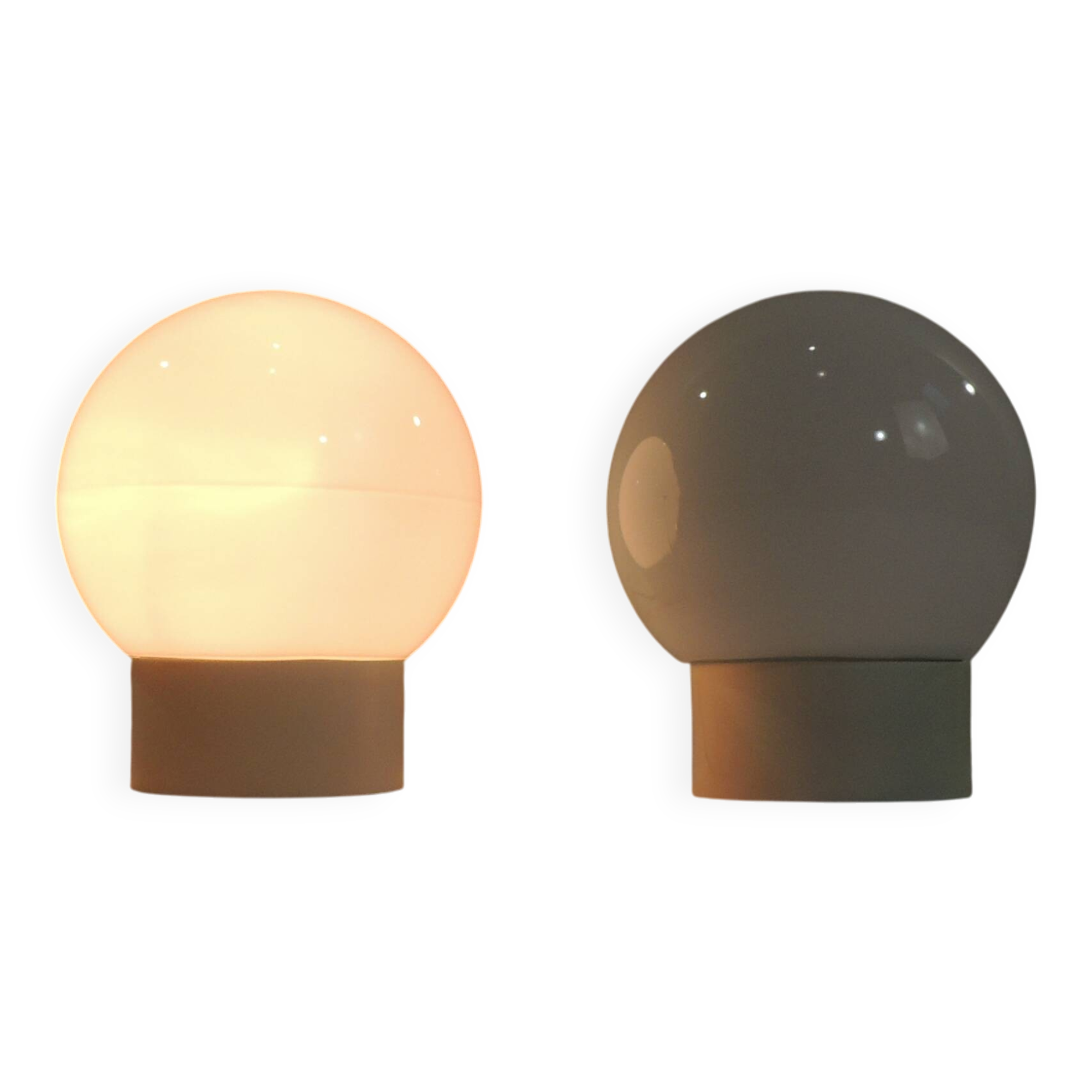 Vintage 1970s wall light pair – White ball wall light – Luminaire