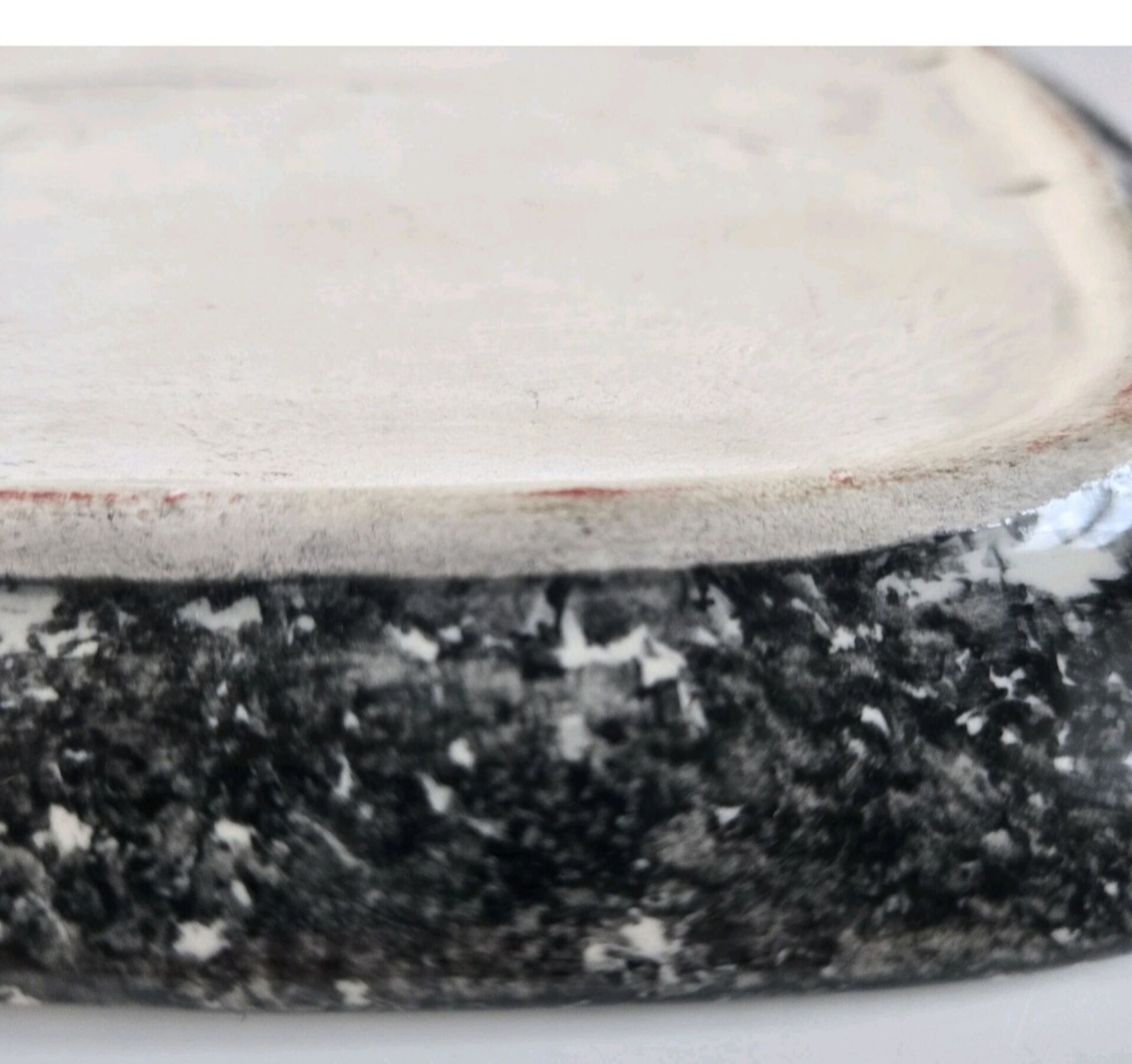 Magnificent vintage rectangular dish in glazed ceramic.