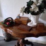 Violin table
