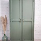 Parisian khaki wardrobe
