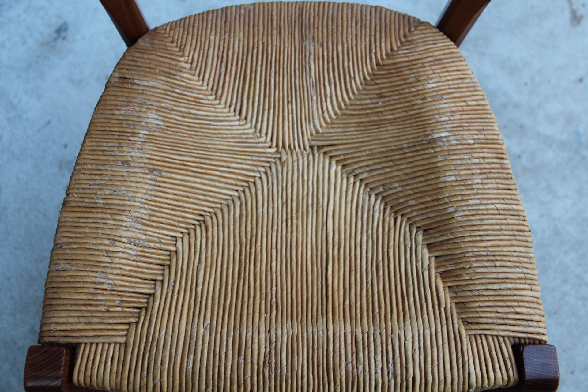 Chaise paillée de ferme