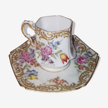 Tasse avec sa soucoupe en porcelaine