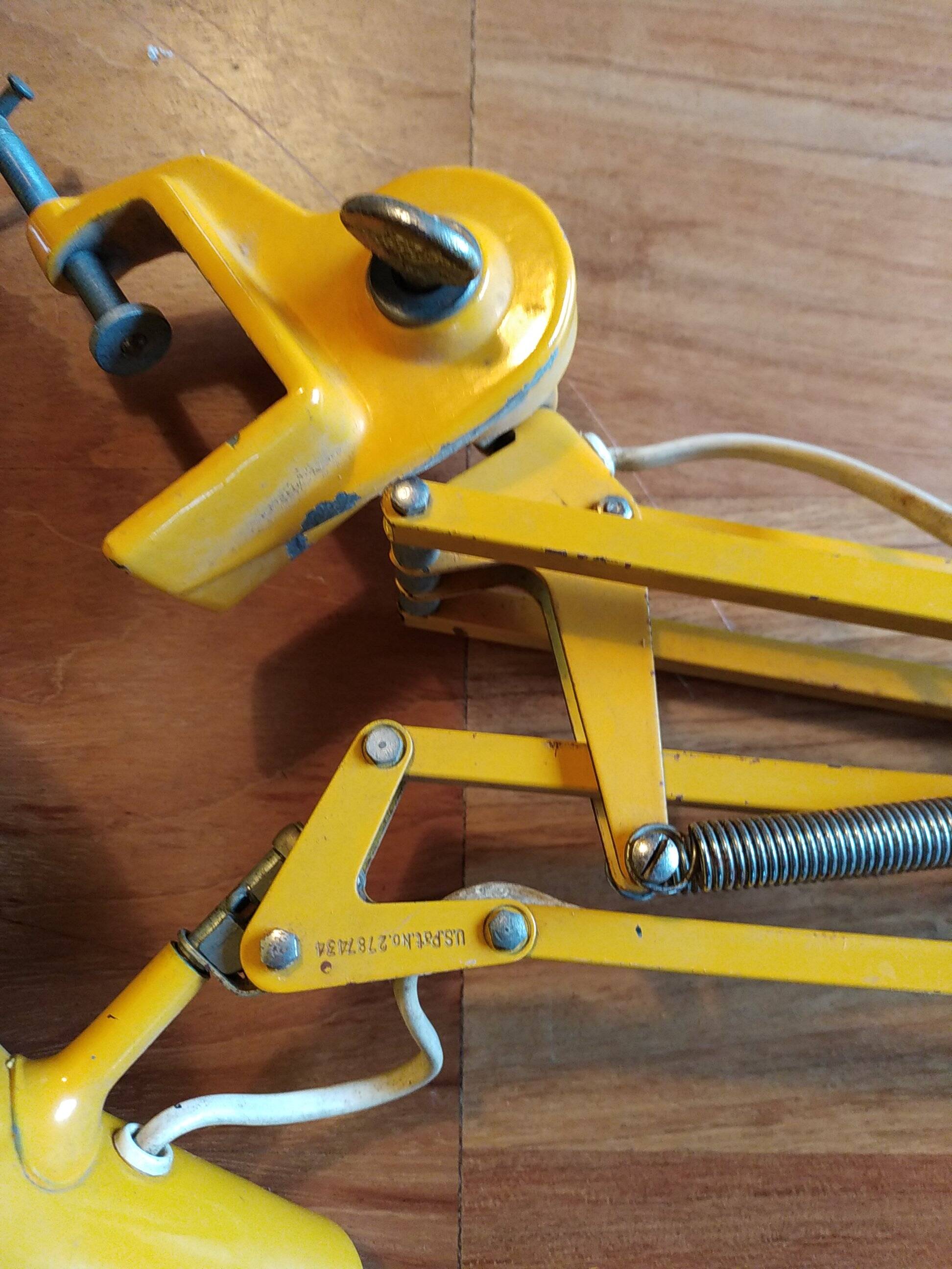 Luxo articulated lamp. Jacobsen.