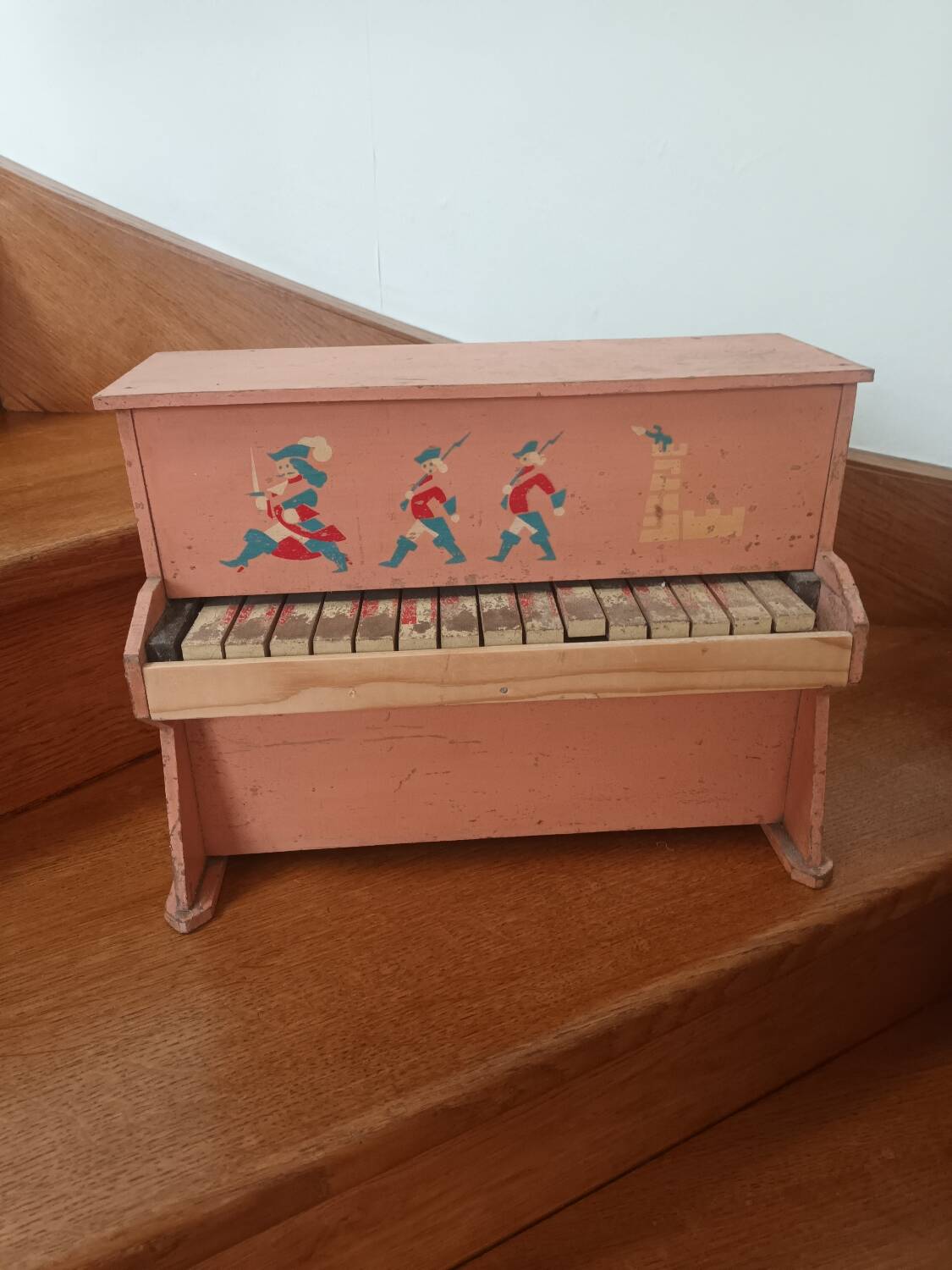 Old toy piano