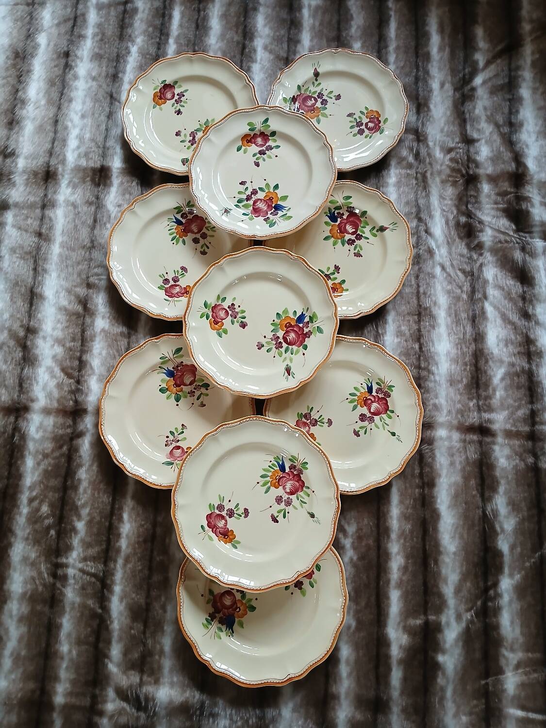 10 vintage Longchamp dinner plates
