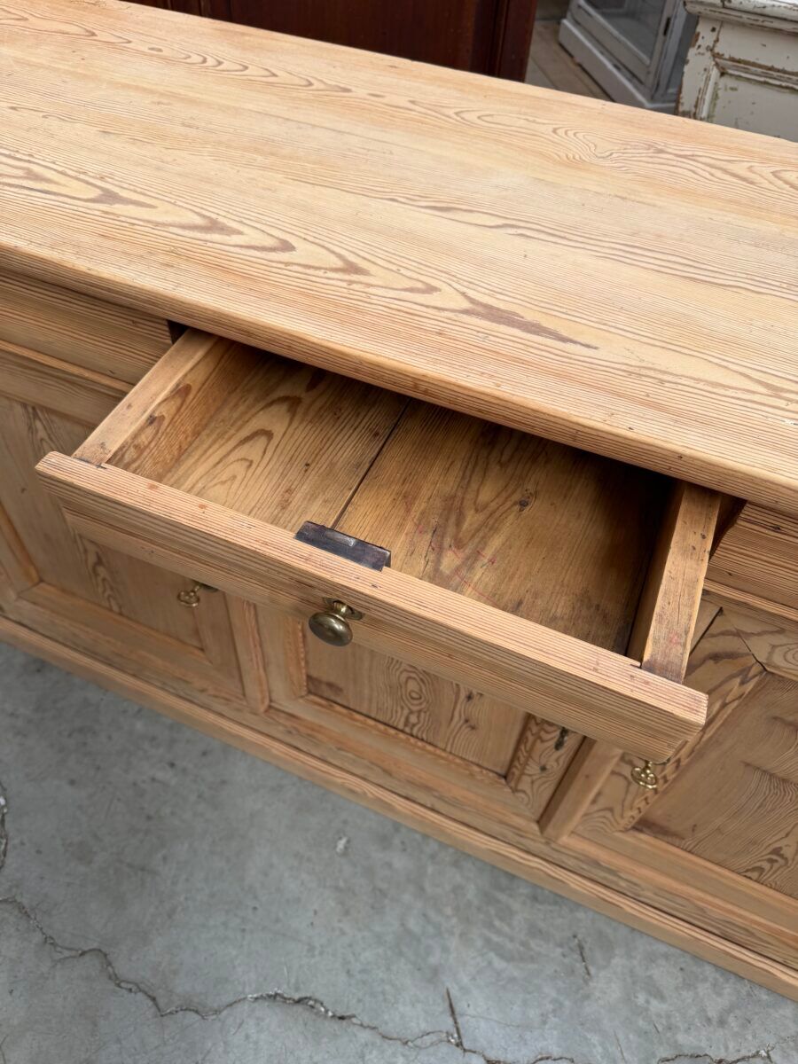 Three-door buffet from the early 20th century.