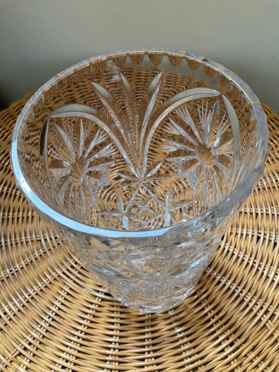 Vintage Marguerite vase in chiseled crystal