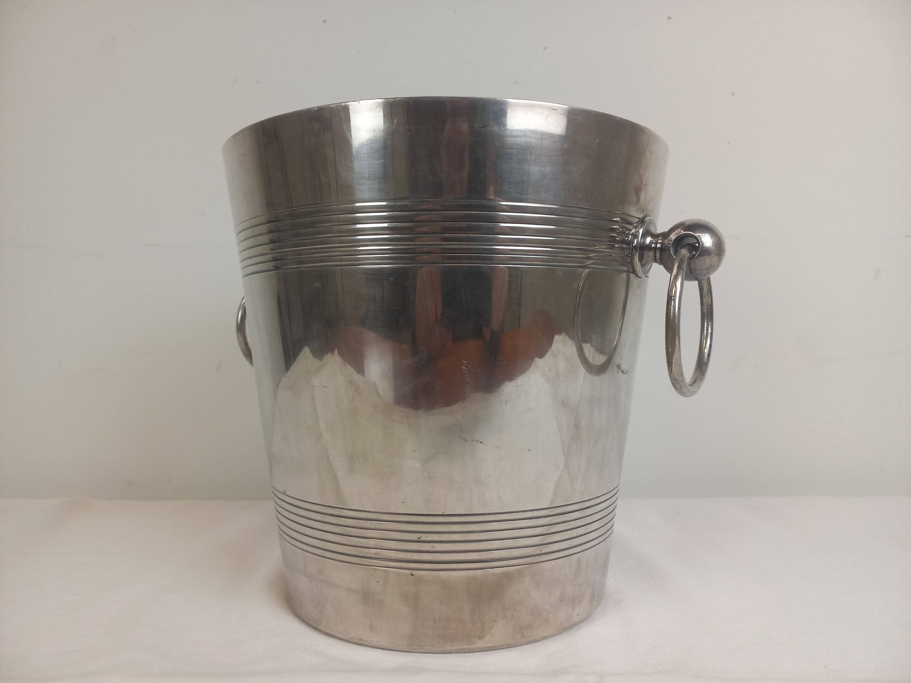 Silver metal champagne seal